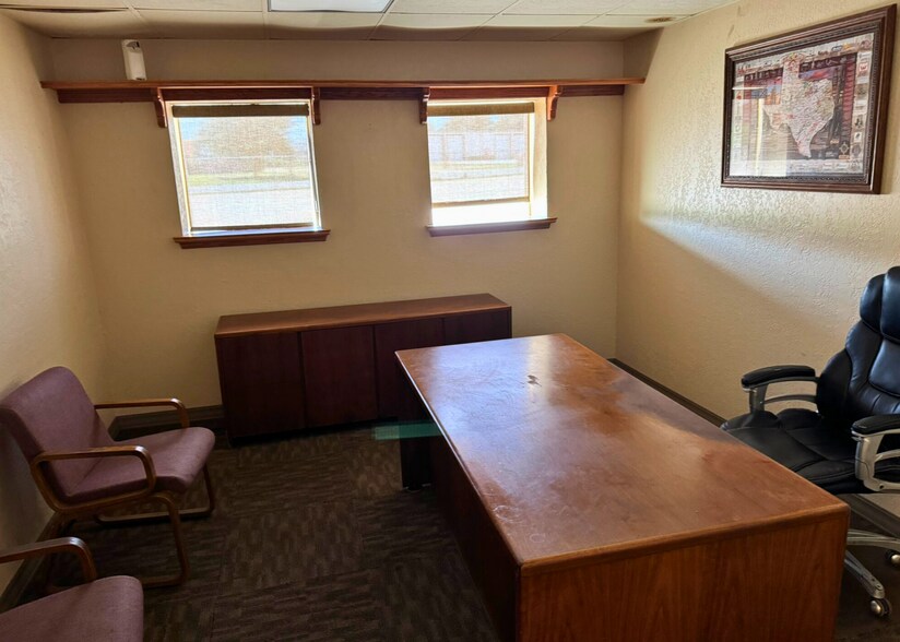 More Photos Of 1900 SW 27th St, El Reno Warehouse For Lease