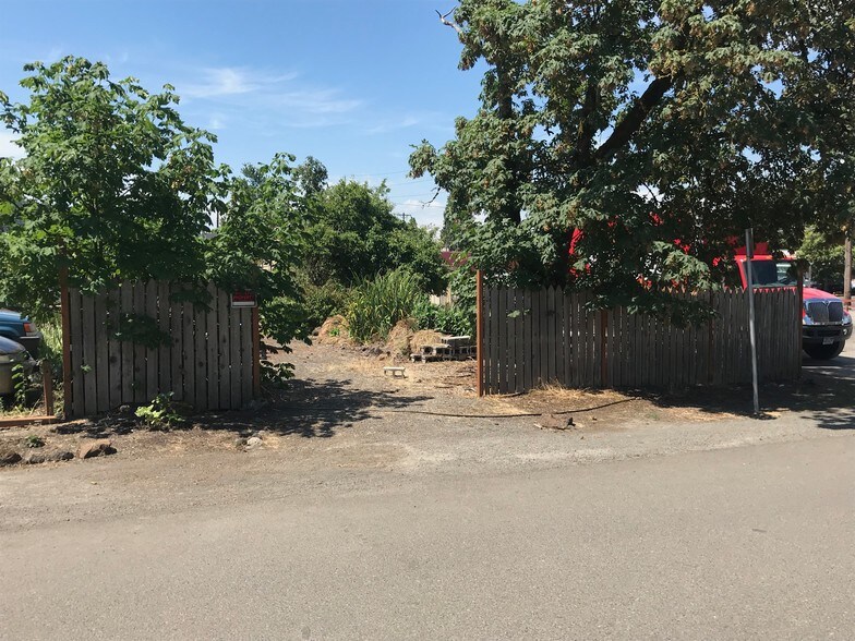 More Photos Of 623 7th St, Oregon City Restaurant For Sale