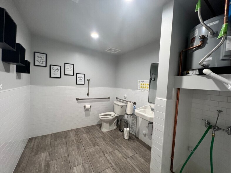 More Photos Of 11851 N 51st Ave, Glendale Medical For Sale