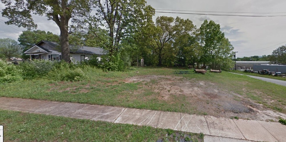 10th St SW Main Ave SW  