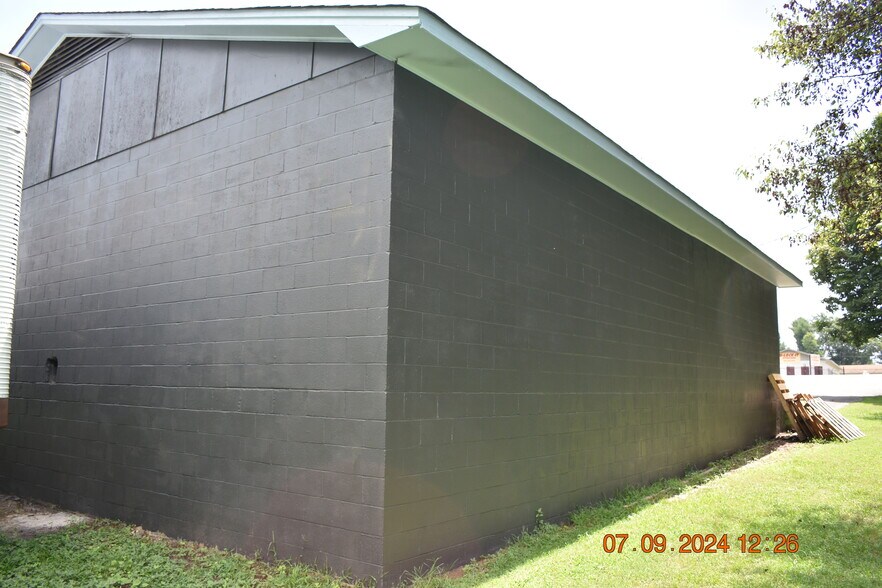 More Photos Of 826 S Post Rd, Shelby Storefront For Lease