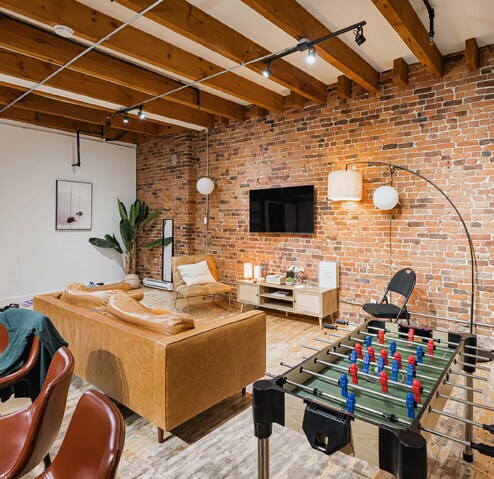 More Photos Of 225-227 Saint-Paul Rue O, Montréal Apartments For Sale