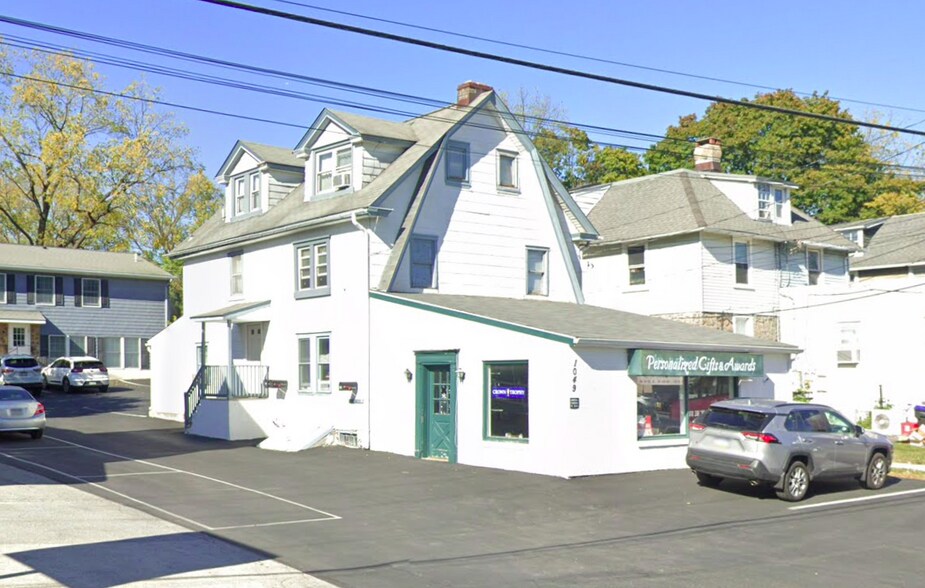 More Photos Of 1049 Lancaster Ave, Berwyn Freestanding For Lease