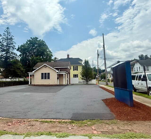 More Photos Of 337 Broadway, Kingston Freestanding For Lease