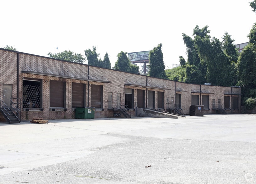 More Photos Of 189 Cobb Pky N, Marietta Warehouse For Lease