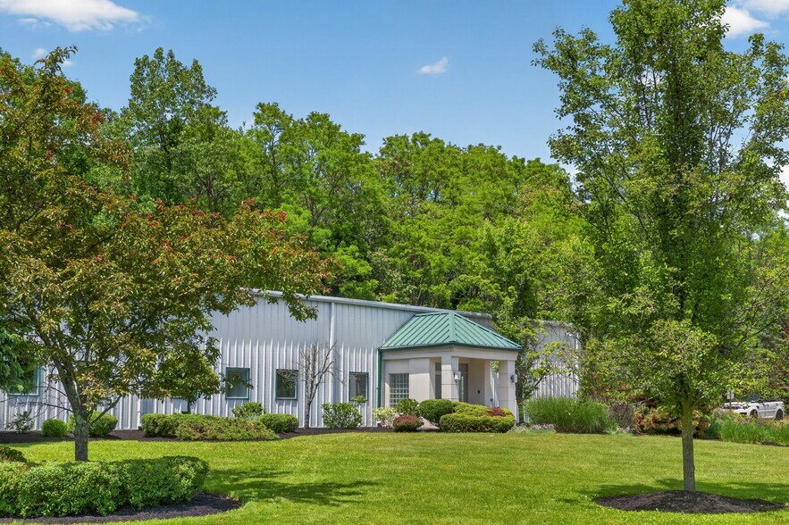 More Photos Of 87 Taft Ave, Newburgh Distribution For Sale