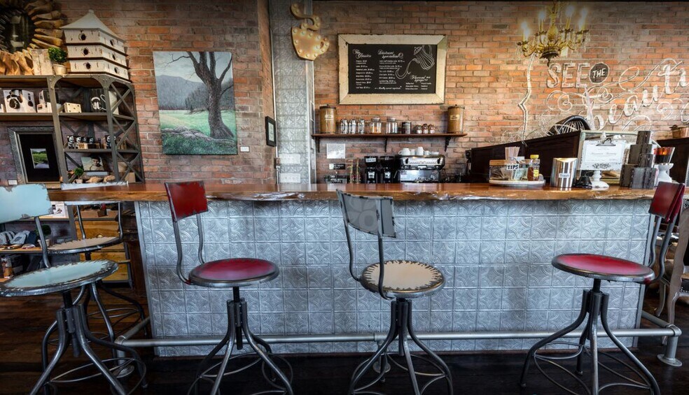 More Photos Of 36 Broadway St, Asheville Hotel For Sale