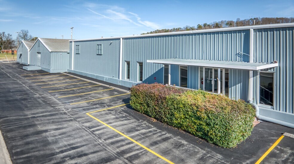 More Photos Of 410 S River St, Calhoun Warehouse For Sale