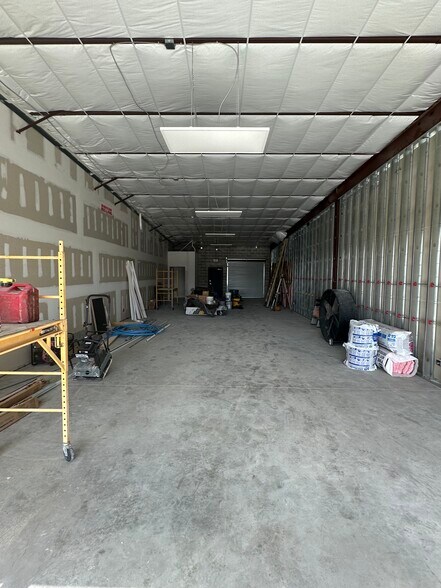 More Photos Of 5491-5495 Commercial Way, Spring Hl, Spring Hill Office For Lease
