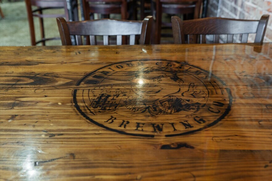 More Photos Of 451 S Thompson Ave, Excelsior Springs Bar For Sale