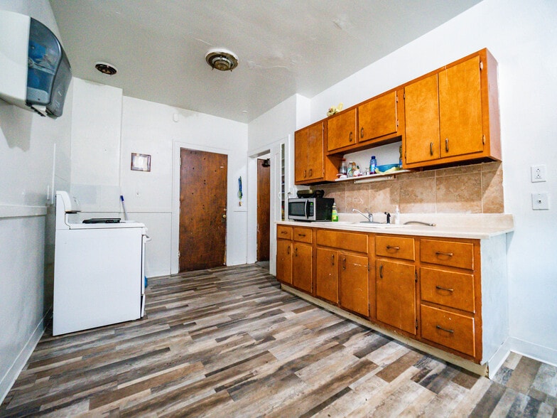 More Photos Of 1178 E 167th St, Cleveland Apartments For Sale