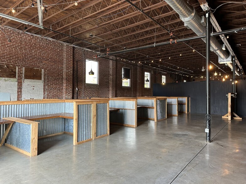 More Photos Of 25 Delano Dr, Greenville Restaurant For Lease