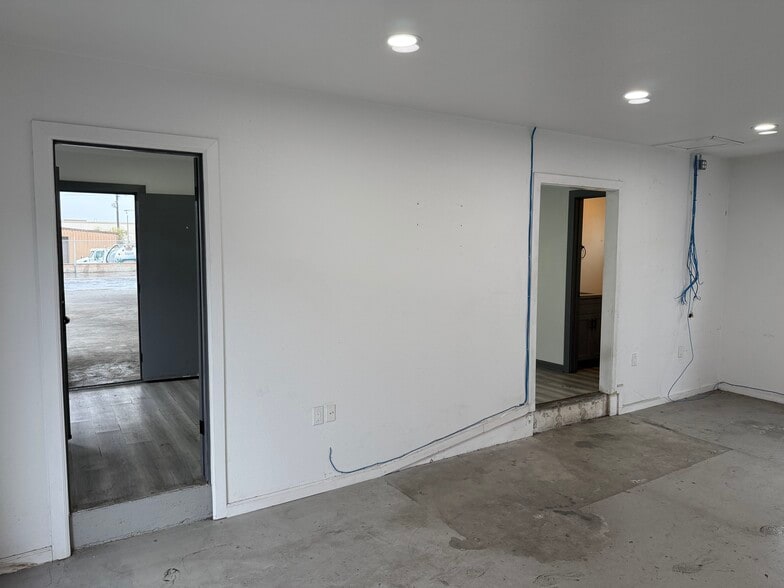 More Photos Of 5925 Payton Ave, Riverside Warehouse For Lease