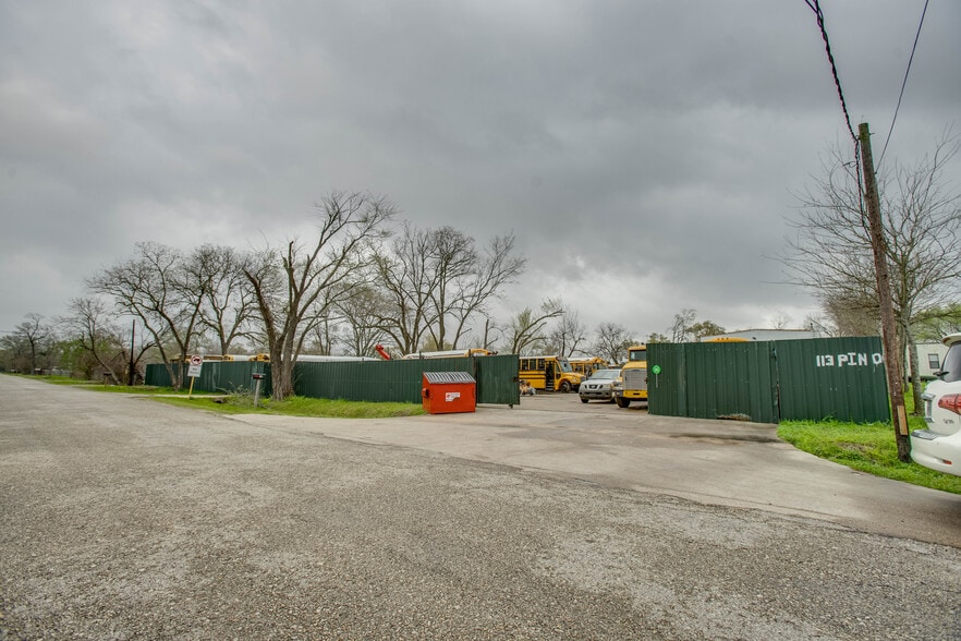 More Photos Of 113 Pin Oak Dr, Highlands Contractor Storage Yard For Sale