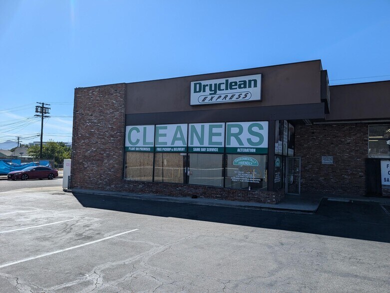 More Photos Of 2411 N San Fernando Blvd, Burbank Convenience Store For Lease