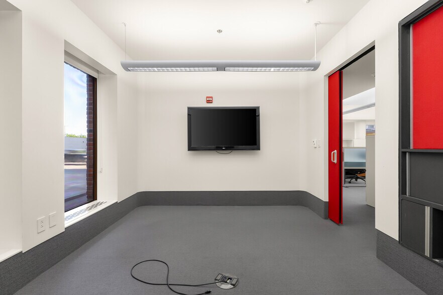 More Photos Of 301 Washington St, Columbus Office For Lease