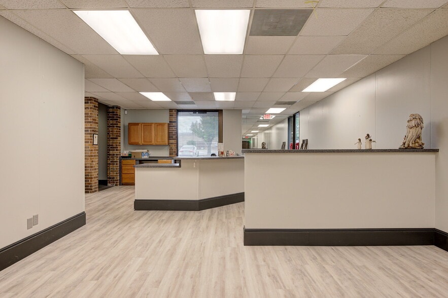 More Photos Of 1212 S Air Depot Blvd, Oklahoma City Office For Sale