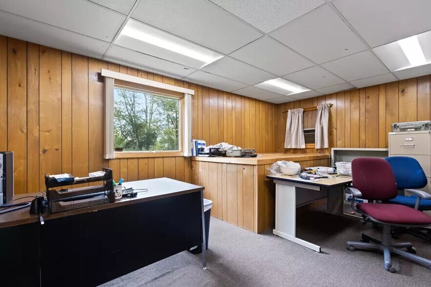 More Photos Of 587 Spring St, Westbrook Office For Sale