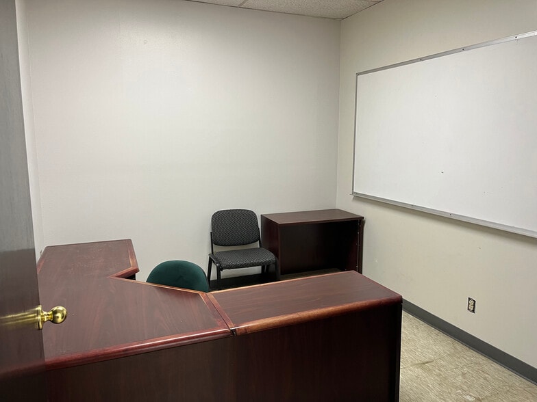 More Photos Of 477 Roland Way, Oakland Warehouse For Lease