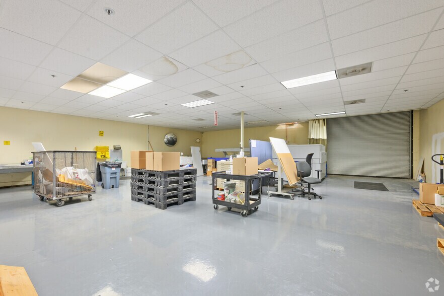 More Photos Of 2150 S Parco Ave, Ontario Manufacturing For Lease