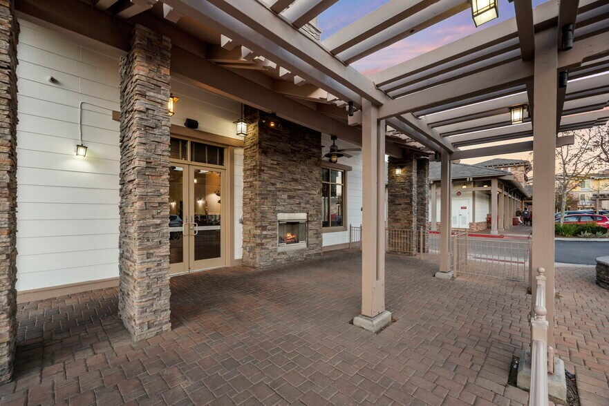 More Photos Of 29001 Canwood St, Agoura Hills Restaurant For Lease