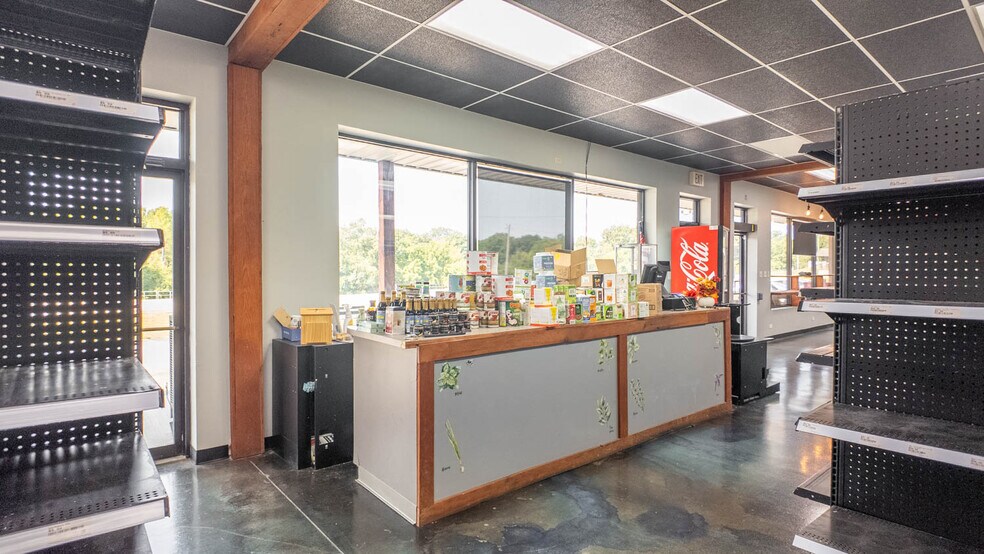 More Photos Of 746 US-63 Hwy, Mammoth Spring General Retail For Sale