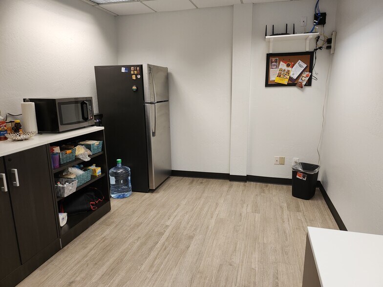 More Photos Of 1811 S Alma School Rd, Mesa Office For Lease