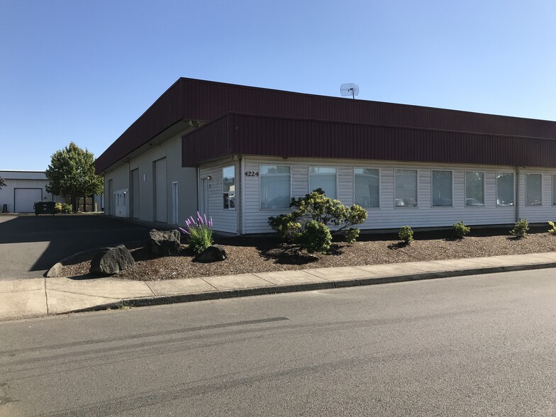 Primary Photo Of 4224 W 7th Ave, Eugene Service For Lease