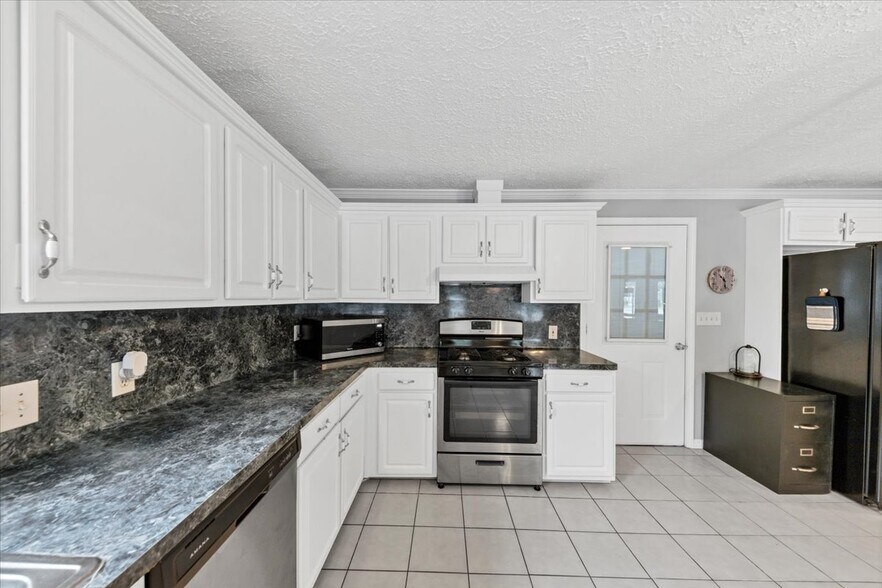 More Photos Of 6071 N Main St SE, Acworth Flex For Sale