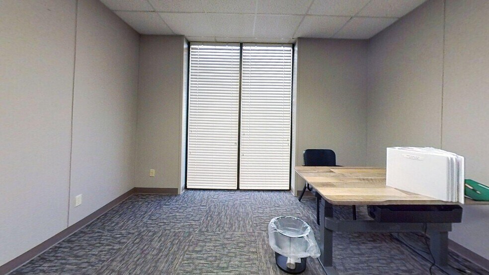 More Photos Of 901 Veterans Airpark Ln, Midland Office For Lease