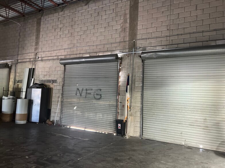 More Photos Of 2832-2844 SE Monroe St, Stuart Light Manufacturing For Lease