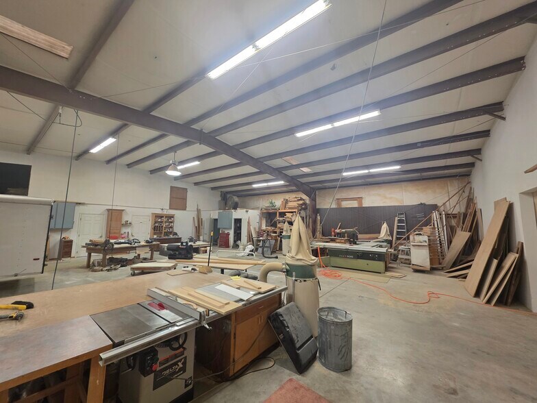 More Photos Of 6604 Windmill Way, Wilmington Industrial For Sale