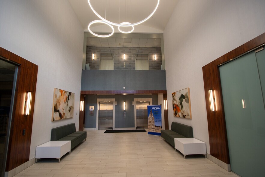 More Photos Of 789 N Water St, Milwaukee Office For Sale