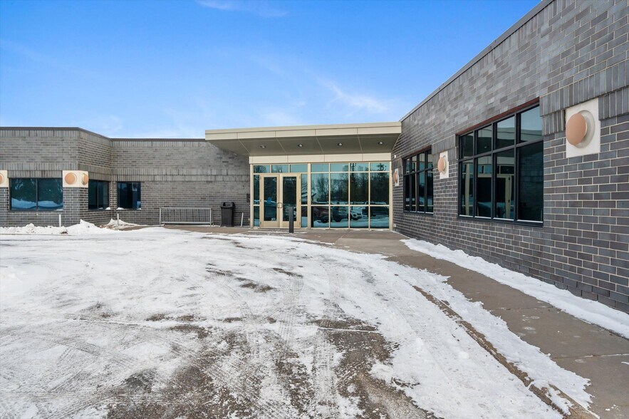 More Photos Of 3500 Federal Dr, Eagan Office For Sale