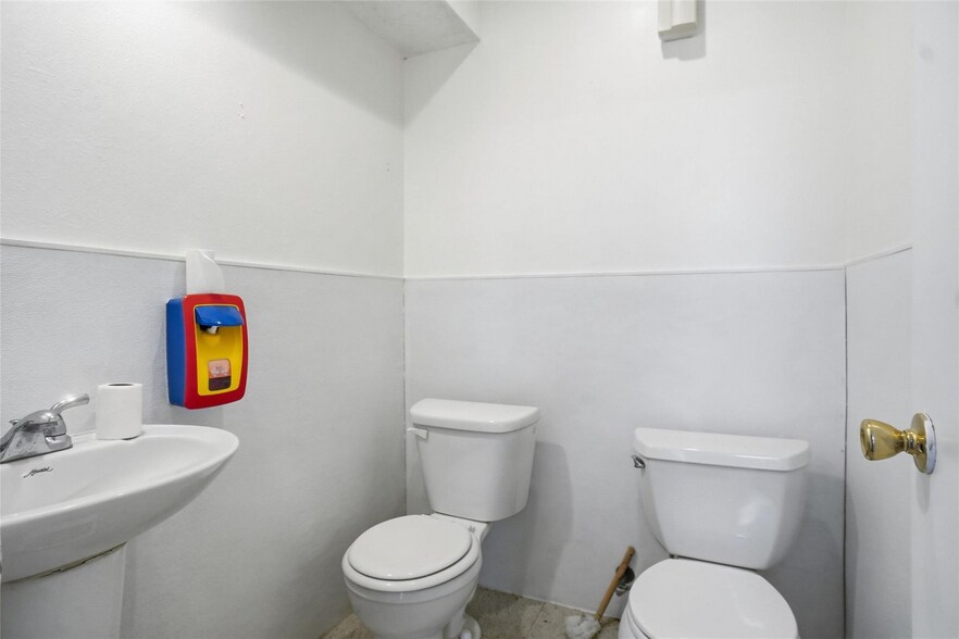 More Photos Of 2105-2107 W Shady Grove Rd, Irving Daycare Center For Sale