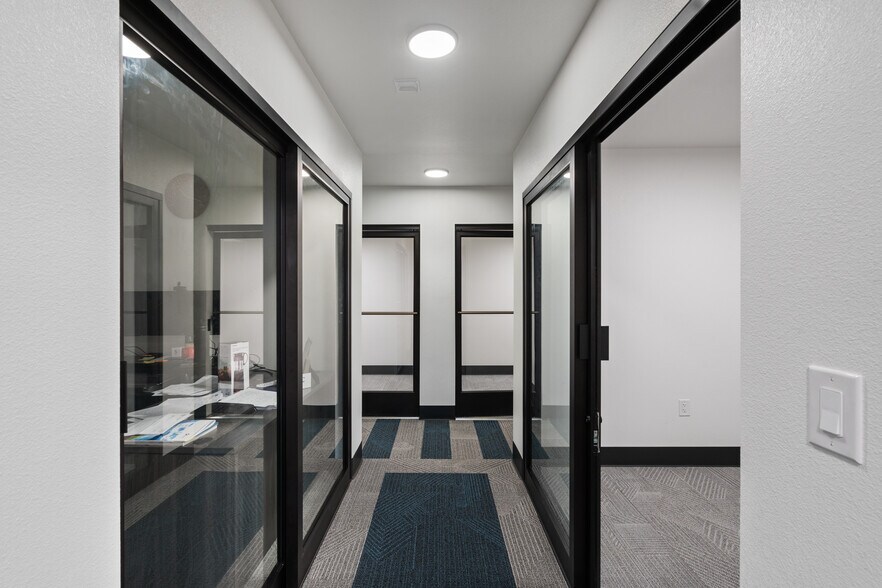 More Photos Of 222 NE Everett St, Camas Storefront Retail Office For Lease