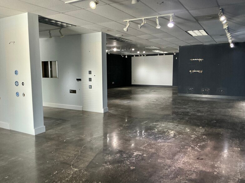 More Photos Of 3421 W Kennedy Blvd, Tampa Freestanding For Sale