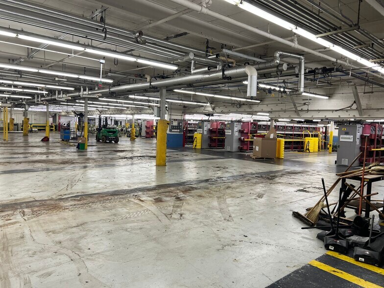 More Photos Of 1527 Waring Rd NW, Dalton Manufacturing For Sale