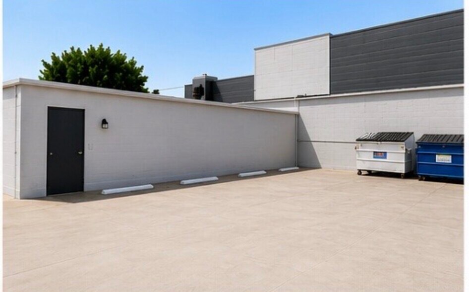 More Photos Of 127 Arena St, El Segundo Flex For Lease