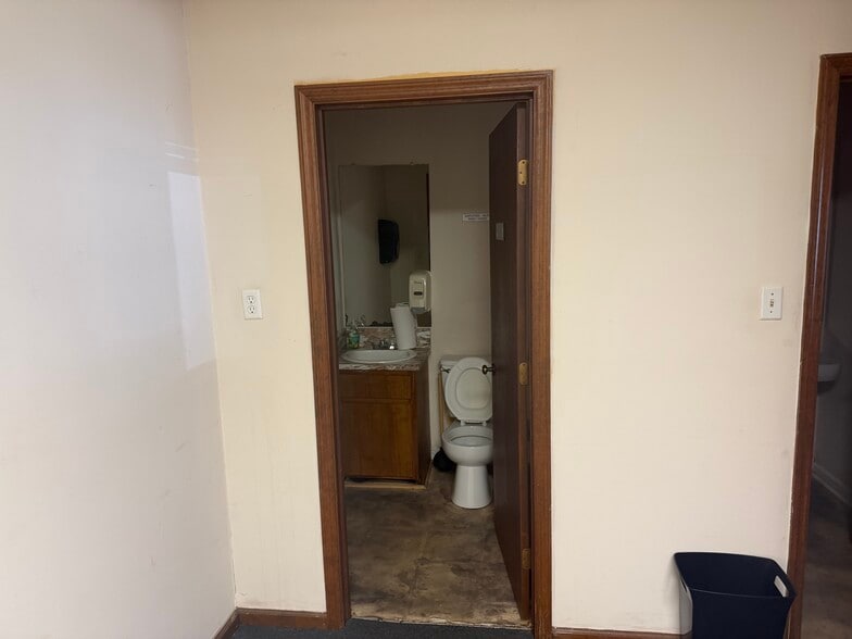 More Photos Of 8400-8420 Abercorn St, Savannah Medical For Lease