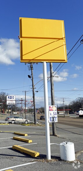 More Photos Of 3171 N Thomas St, Memphis Freestanding For Sale