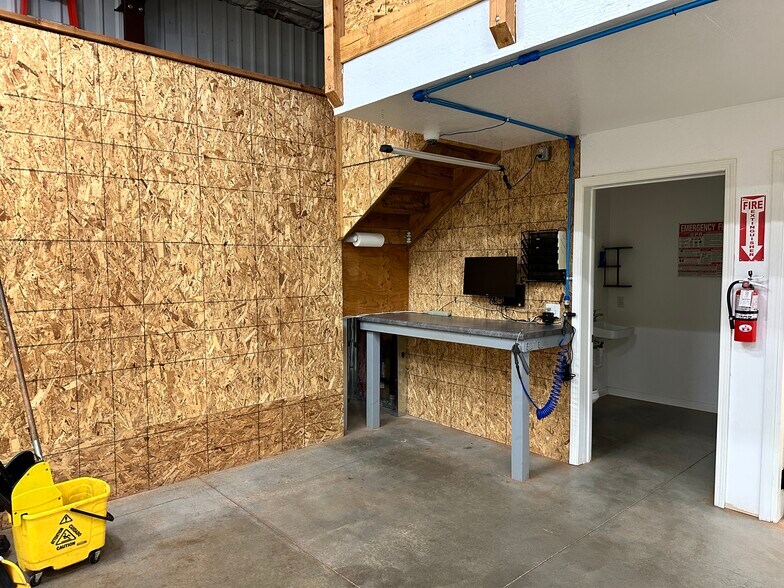 More Photos Of 1115 Ewald Ct, Paradise Manufacturing For Lease