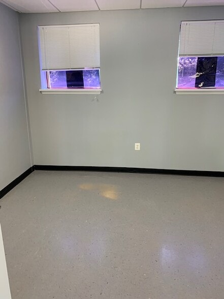 More Photos Of 203 N Franklin St, Remington Storefront Retail Office For Lease