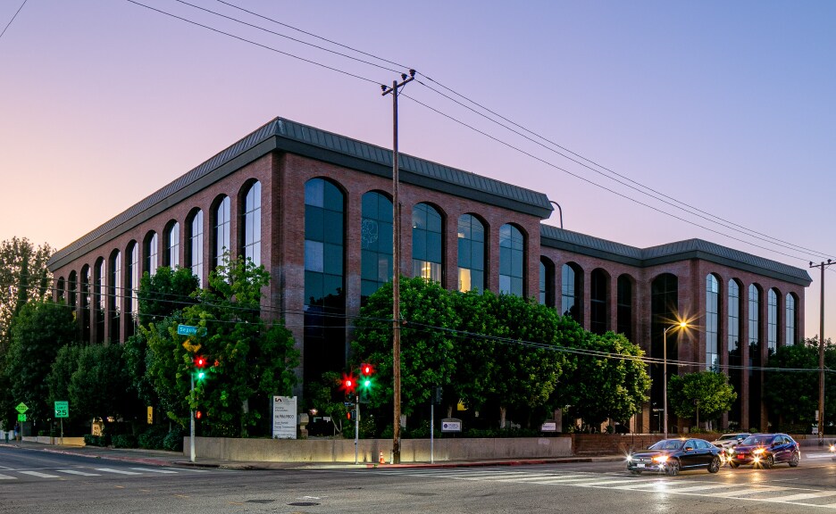More Photos Of 15315 Magnolia Blvd, Sherman Oaks Office For Lease