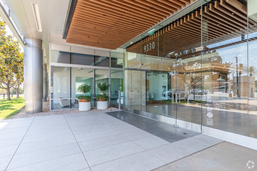 More Photos Of 9276 Scranton Rd, San Diego Unknown For Lease