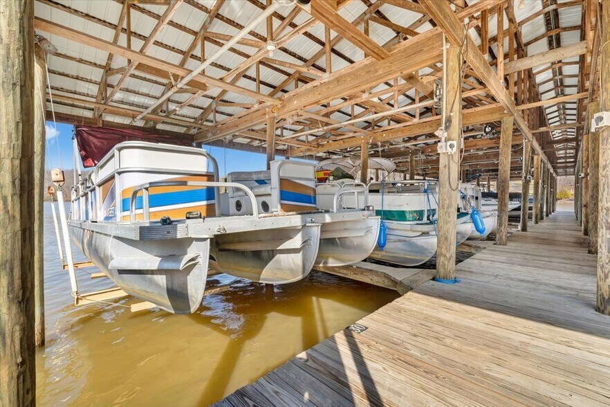 More Photos Of 2200 Old Salem School Rd, Union Hall Marina For Sale