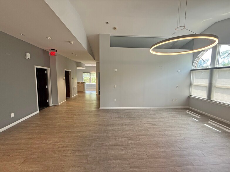 More Photos Of 4200 Evergreen Ln, Annandale Medical For Sale