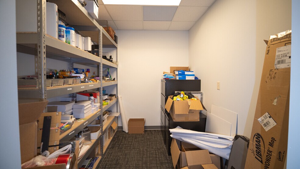 More Photos Of 3416 Lakeridge Pl NW, Rochester Office For Lease