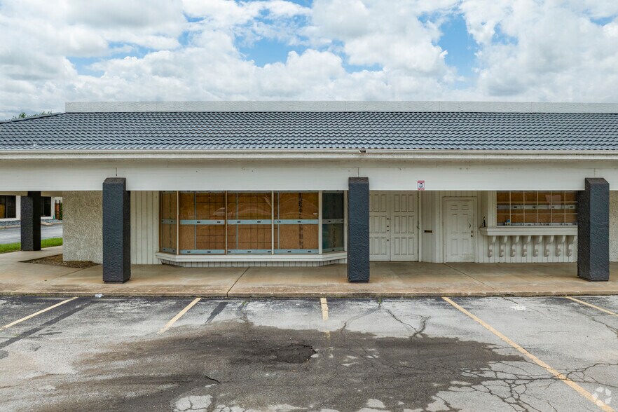 More Photos Of 6620-6650 S Lewis Ave, Tulsa Storefront For Lease