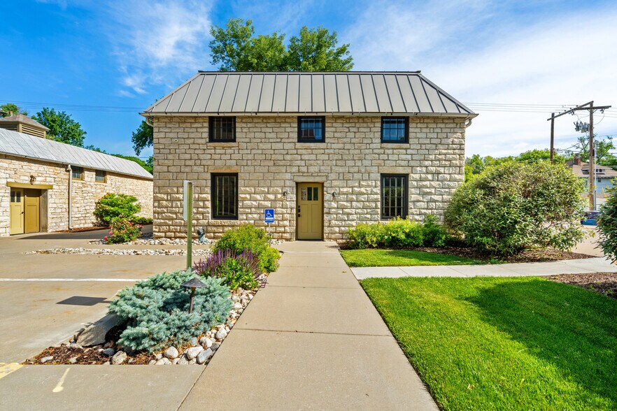 More Photos Of 720 Poyntz Ave, Manhattan Office For Sale